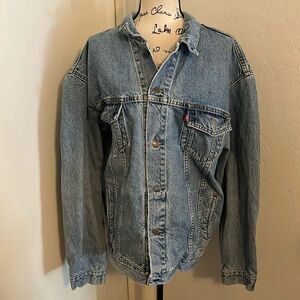 Vintage Levi’s Blue Distressed Relaxed Trucker Denim Jacket Pockets Button